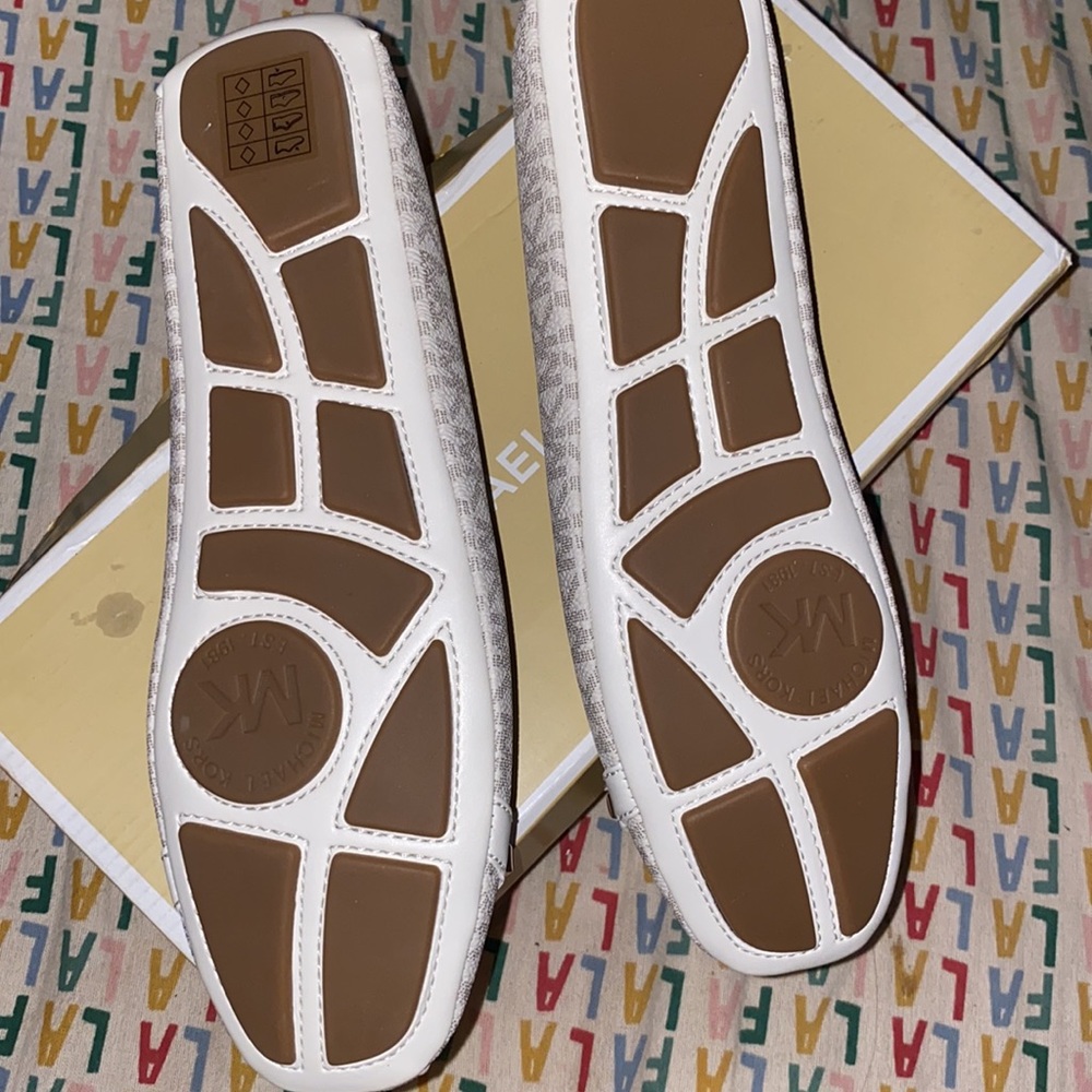 Brand new in box Michael Kors flats. Size 9.5M women’s. - Picture 2 of 5